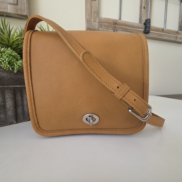 Vintage Coach Companion Flap Crossbody Bag Camel Glove Tanned Leather - Picture 2 of 15